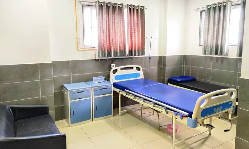 Deluxe patient room at Trusted Multispeciality Hospital in Dhayari – Silver Birch Hospital
